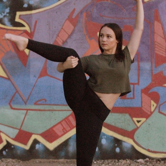 Meet your Posher, Allison - Picture 2 of 2